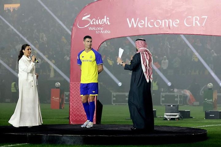 Ronaldo và hàng loạt vấn đề rắc rối nảy sinh khi đến Al Nassr