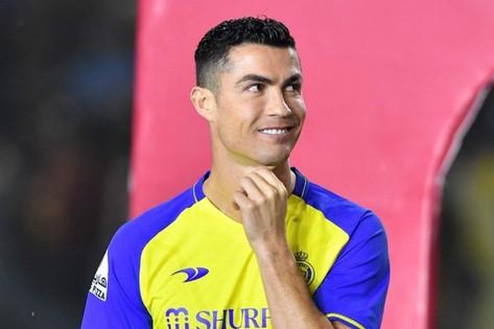 Ronaldo xuất hiện, Al Nassr đẩy người thừa sang... MU