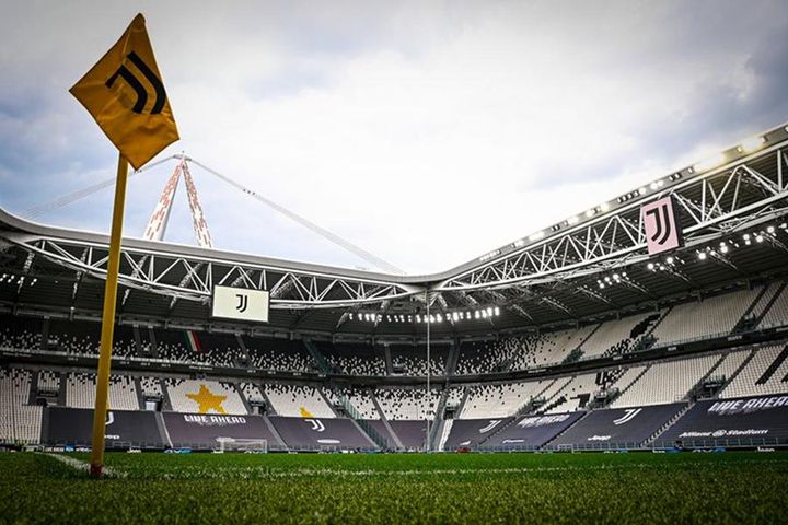 Juventus bị trừ 15 điểm vì bê bối gian lận