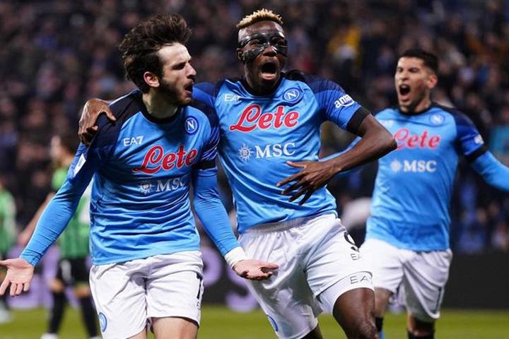 Napoli tạo khoảng cách 18 điểm với đội đứng nhì Serie A