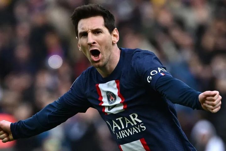 Messi sút phạt đỉnh cao giúp PSG thắng nghẹt thở phút 90+5