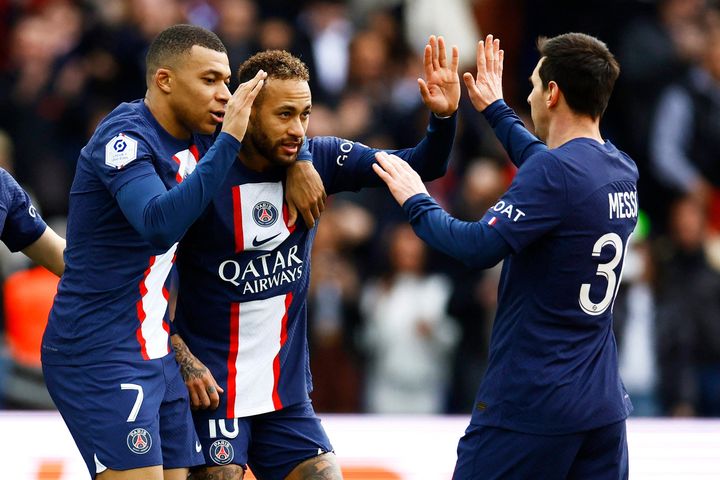 Messi giải cứu PSG ở phút 90+5