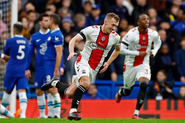 Chelsea thua sốc đội bét bảng