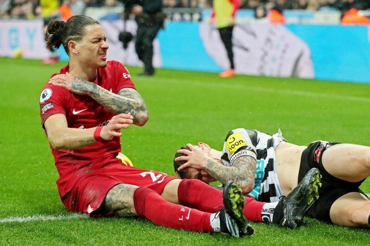Liverpool trả giá đắt sau chiến thắng trước Newcastle