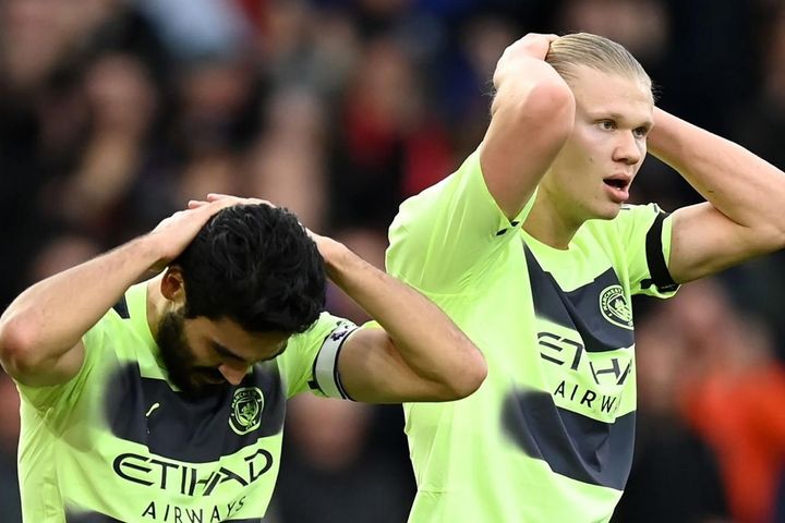 Bị Nottingham Forest cầm hòa, Man City mất ngôi đầu bảng Ngoại Hạng Anh