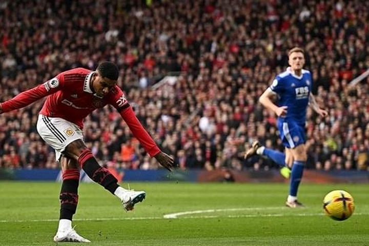 Man Utd thắng đậm 3-0 trước Leicester
