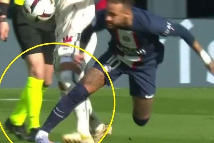 PSG thông báo tình hình chấn thương của Neymar