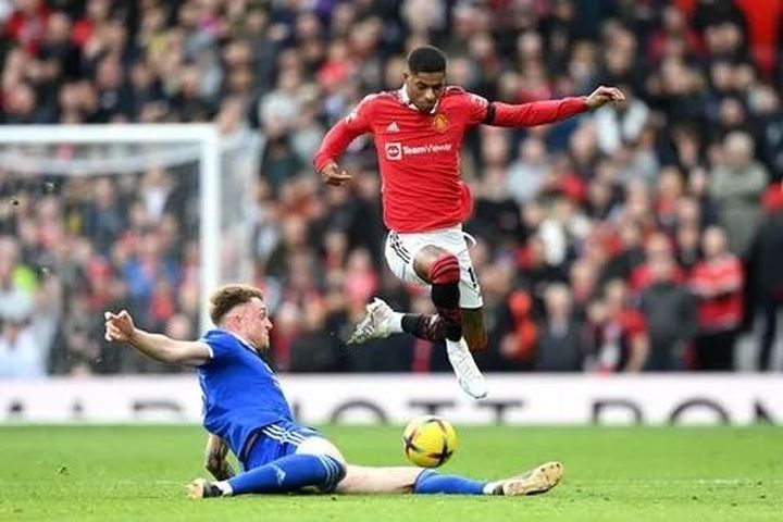 Marcus Rashford ghi cú đúp, nhấn chìm Bầy cáo ở Old Trafford