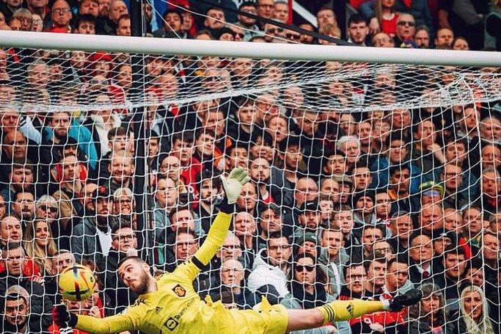 De Gea cứu thua khó tin, sánh ngang huyền thoại Peter Schmeichel