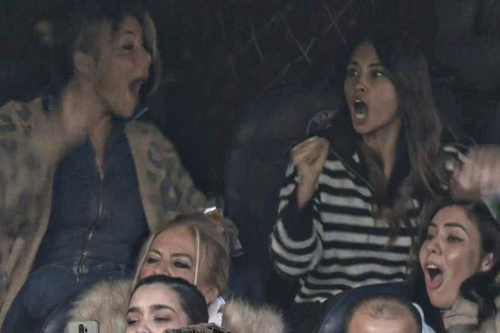 Vợ Messi phát cuồng vì siêu phẩm sút phạt của chồng