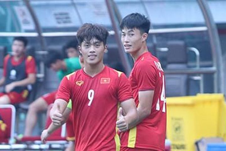 Minh Vương chấn thương dây chằng khớp gối; HLV Kiatisak tin Quốc Việt sớm đóng góp cho ĐT Việt Nam