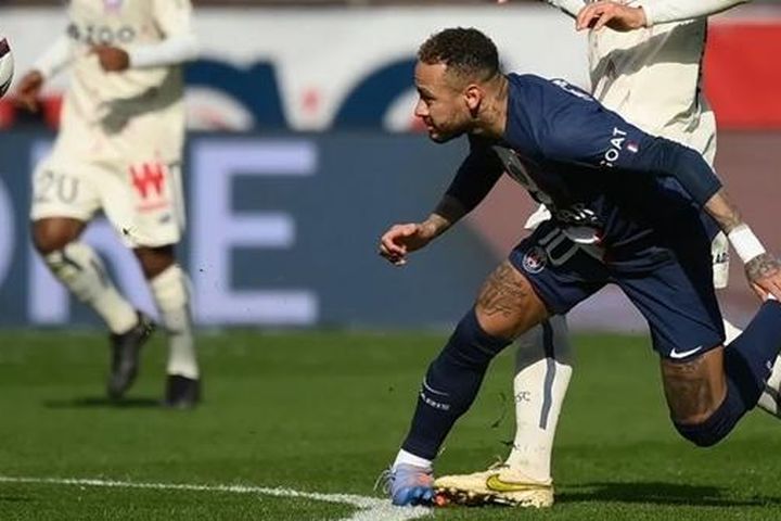Neymar dính chấn thương nặng, có thể vắng mặt trong trận gặp Bayern