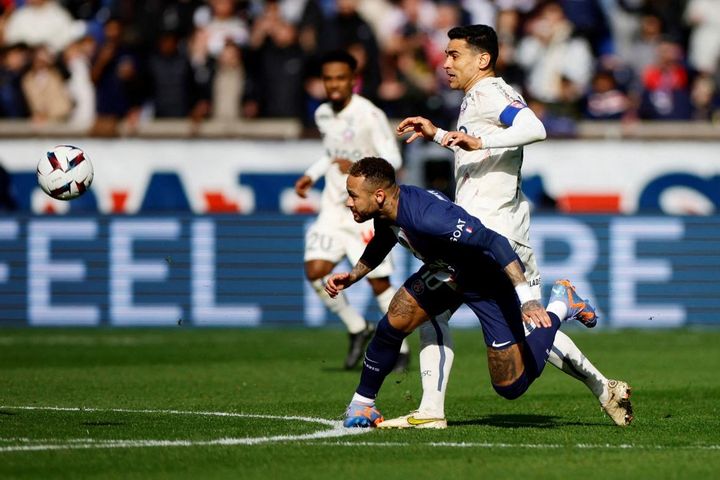 Neymar chính thức vắng mặt ở trận lượt về với Bayern Munich