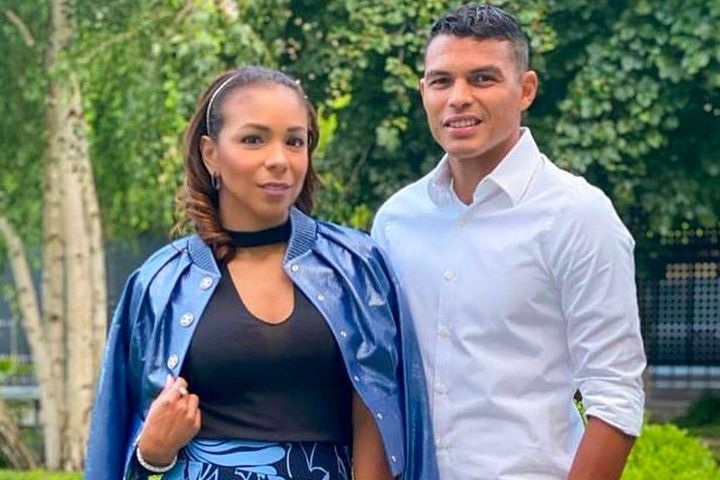 Vợ Thiago Silva thích bài đăng chỉ trích HLV Potter