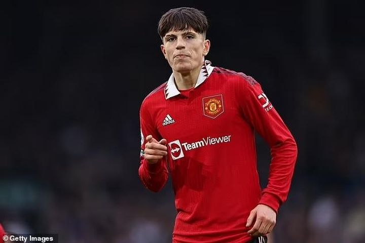 Man United 'trói chân' sao trẻ bằng lương 'khủng'