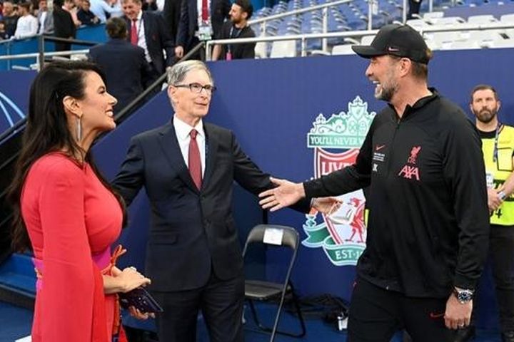 Tập đoàn FSG quyết định không bán Liverpool