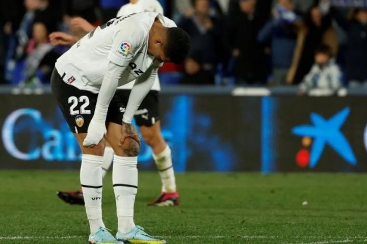Valencia thua trận then chốt mặc dù đã có huấn luyện viên mới