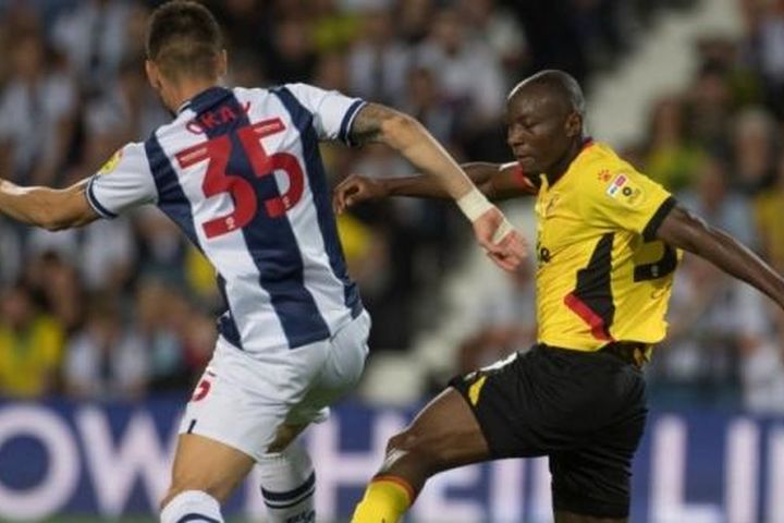 Watford đánh bại West Brom trong một trận đấu đầy kịch tính