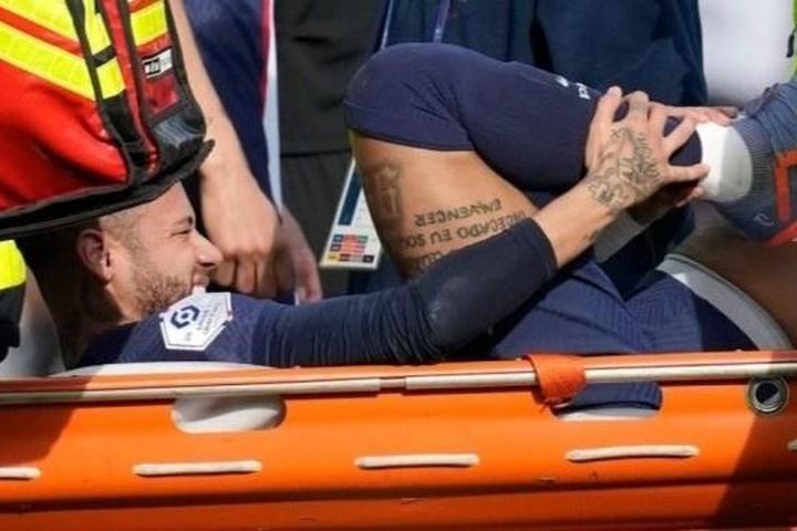 Neymar dính chấn thương nghiêm trọng