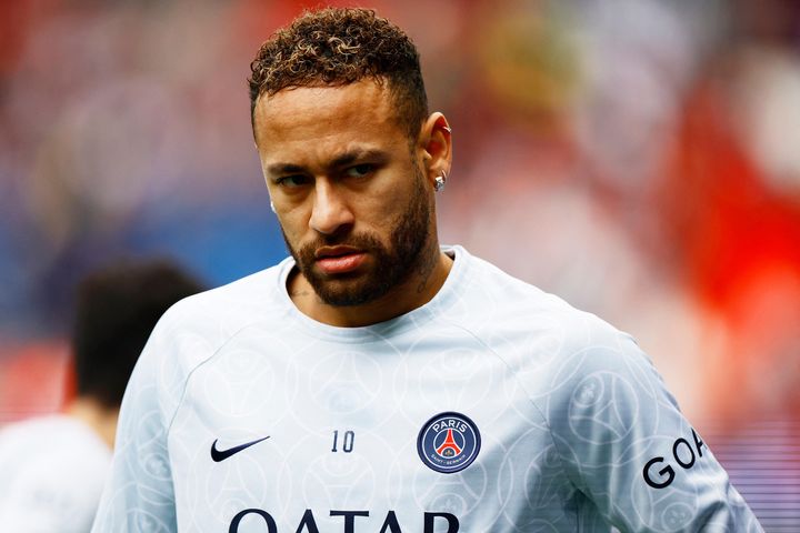 CĐV chế nhạo chấn thương của Neymar