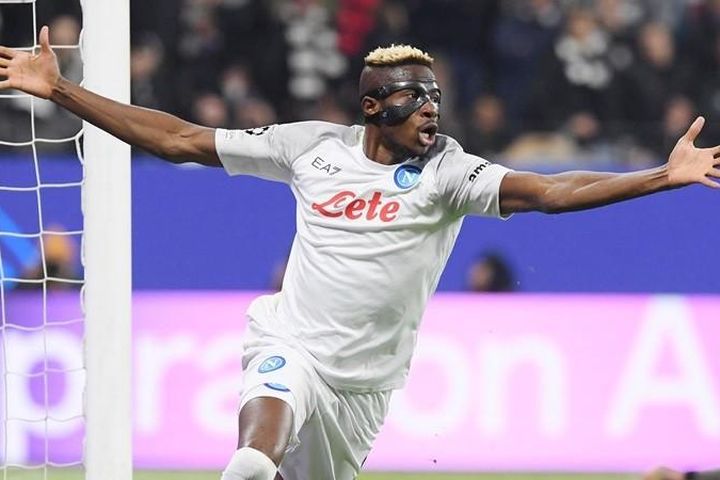 Osimhen ghi bàn, Napoli thắng dễ 2-0 tại Frankfurt