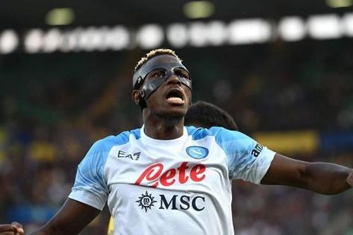 Napoli phô trương sức mạnh, đe dọa những gã khổng lồ của Champions League