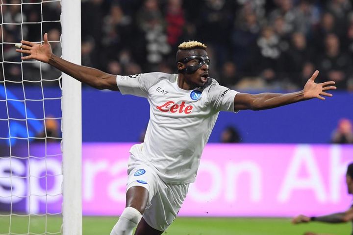Napoli xuất sắc đánh bại Frankfurt trên sân khách