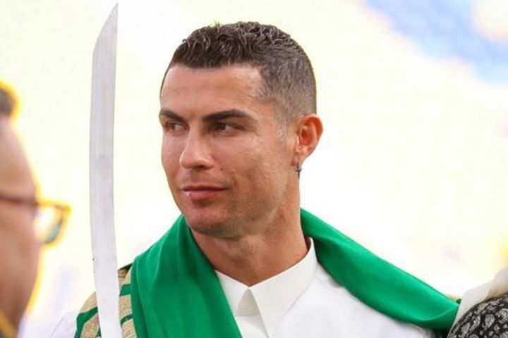 Cristiano Ronaldo rạng rỡ trong lễ kỷ niệm Ngày thành lập Ả Rập Saudi