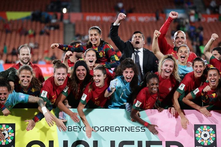Ronaldo chúc mừng đối thủ của tuyển nữ Việt Nam ở World Cup 2023