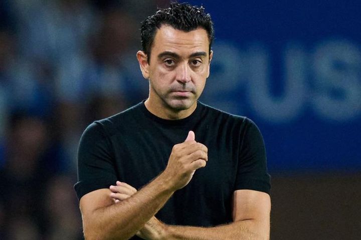 HLV Xavi thận trọng trước trận đối đầu Ten Hag