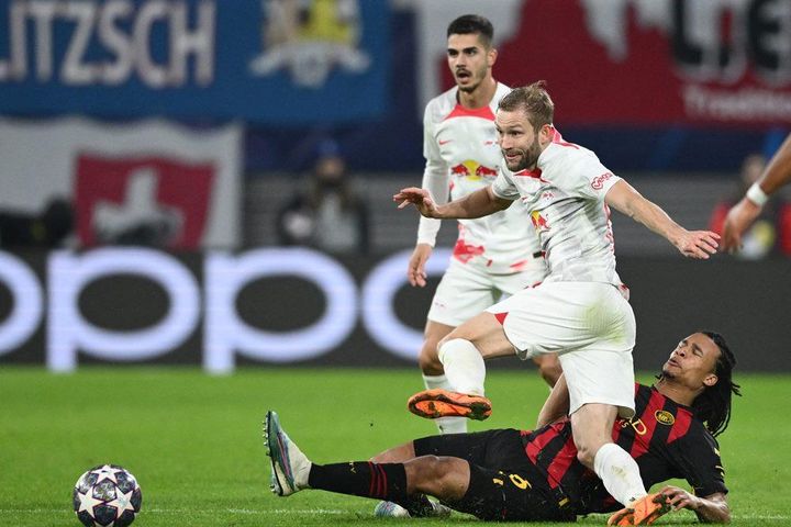 Haaland chơi mờ nhạt, Man City hòa hú vía trên sân Leipzig
