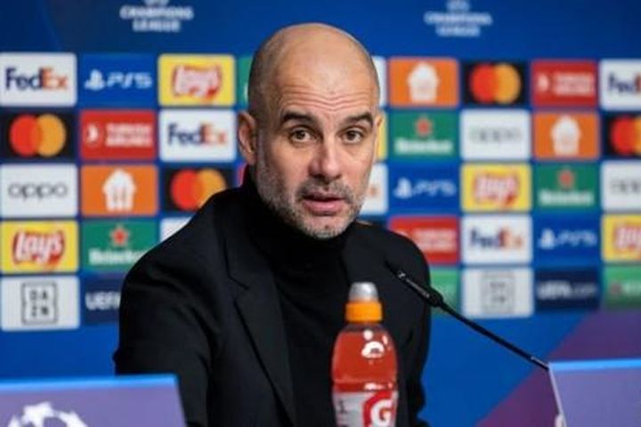 HLV Guardiola phát biểu 'ngạo mạn' sau quyết định tranh cãi trong trận hòa của Man City