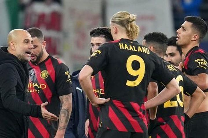 Pep Guardiola nổi đóa quát mắng dàn sao Man City