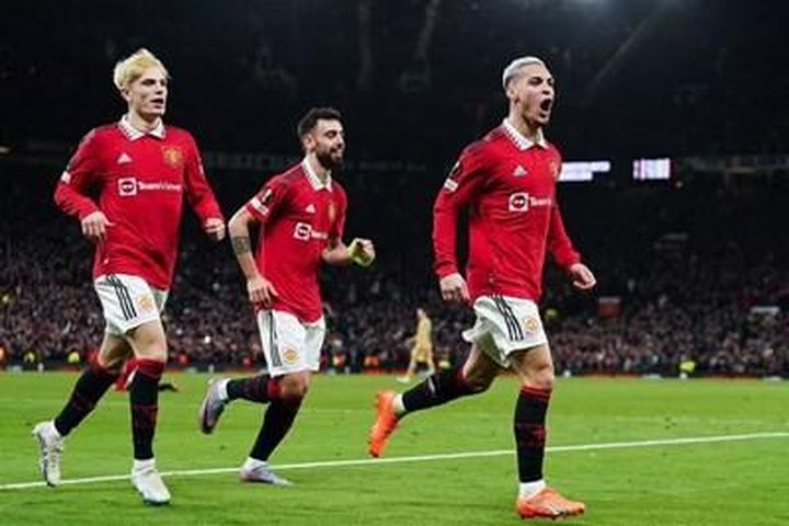 Kết quả bóng đá hôm nay (24-2): Man Utd lội ngược dòng đánh bại Barcelona