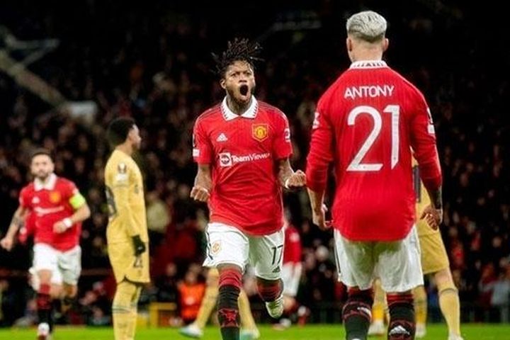 HLV Erik ten Hag đã nói gì để giúp cầu thủ Man Utd ngược dòng hạ gục Barca?