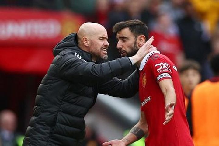 Bruno Fernandes thích thú khi Ten Hag xử lý Ronaldo