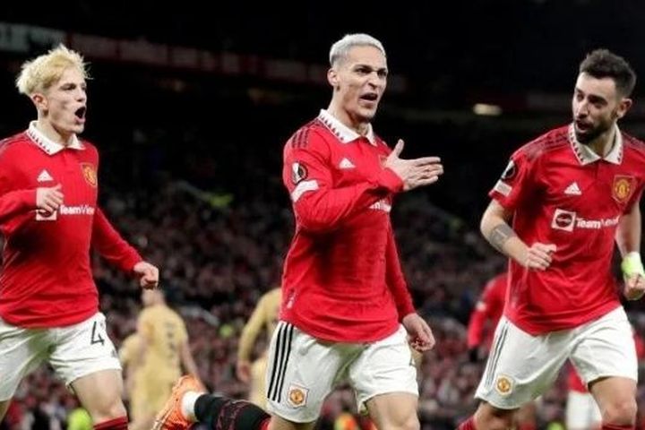 Điều gì ngăn cản Man Utd lúc này?