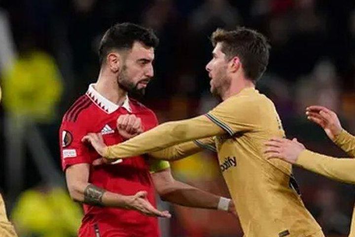 Bruno Fernandes có 2 tình huống bị lên án ở trận MU vs Barca