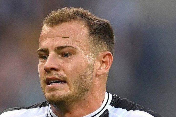 Newcastle 'trảm' cầu thủ trước trận gặp MU ở chung kết cúp Liên đoàn