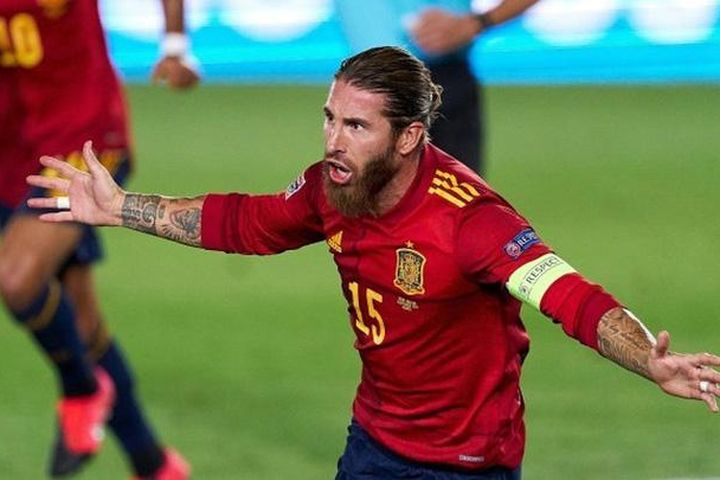 Sergio Ramos chia tay đội tuyển Tây Ban Nha