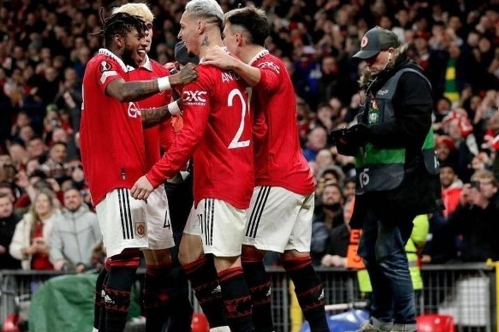 Europa League: Ngược dòng ngoạn mục, MU tiễn Barca rời giải