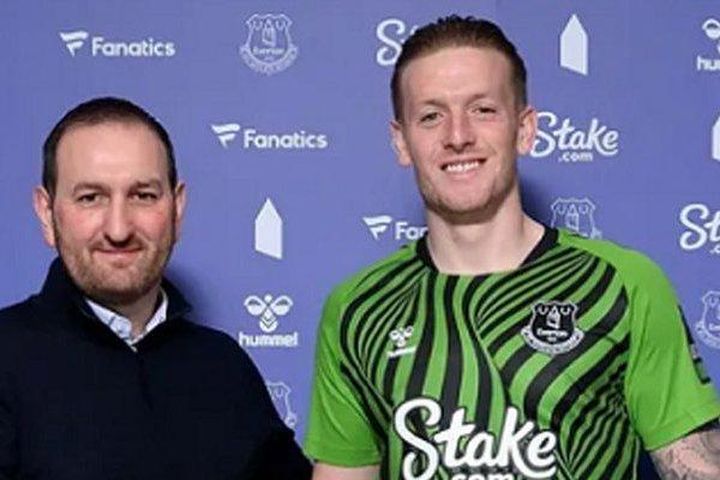 Man United hết hi vọng chiêu mộ Pickford