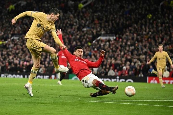 Lewandowski khiến Barca bay ngay 1,25 triệu euro