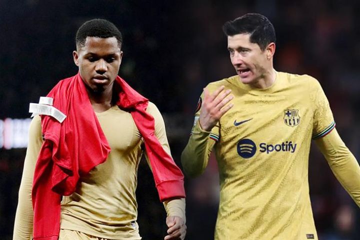 Barcelona dậy sóng sau trận thua MU: Lewandowski mắng thẳng mặt 'tiểu Messi'