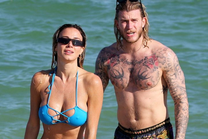 Bạn gái động viên Karius trước trận chung kết gặp MU