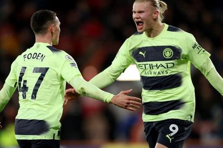 Man City bám sát ngôi đầu Arsenal, Liverpool hụt hơi
