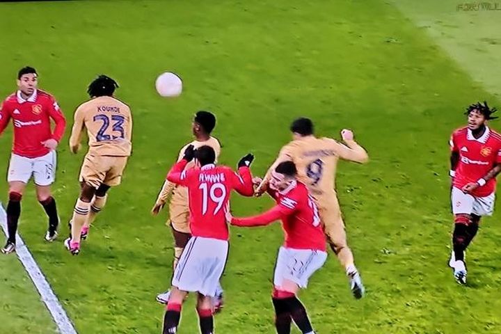 Nội bộ Barcelona lục đục sau khi bị loại khỏi Europa League