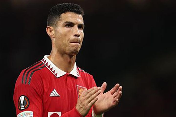 Ronaldo có được MU trao huy chương vô địch Carabao Cup?