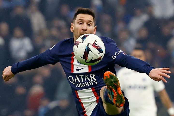 Messi sắp vượt mặt Ronaldo