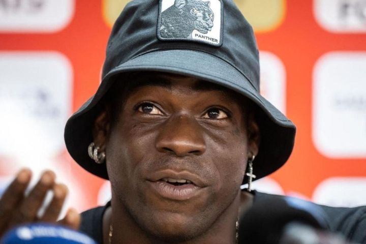 Balotelli khiến CĐV đội bóng mới nổi giận